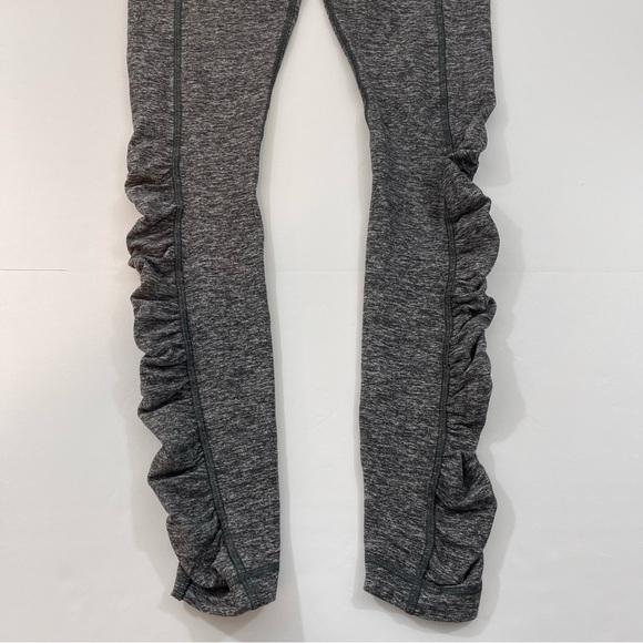 Lululemon Run Turn Around Tight Ruched High Rise in Size 6 - Picture 6 of 12
